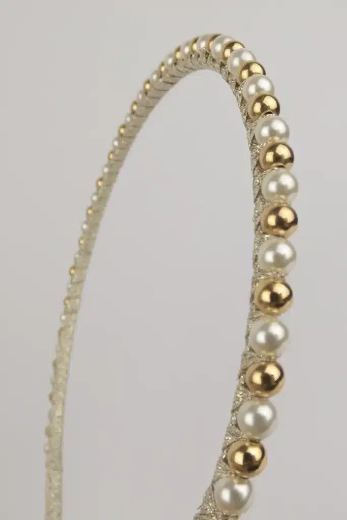 serre tête perles rondes bicolores.jpg Bijou de tête en perles rondes blanc et or pour la mariée ou demoiselle d'honneur fait main, atelier Araçari
