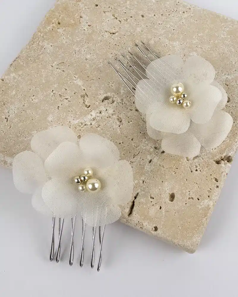 Mini-peigne de cérémonie fleuri en soie avec perles brodées | Atelier Araçari