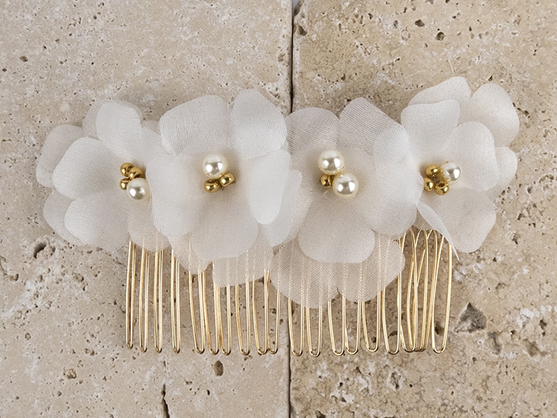Bijou de cheveux mariée au style poétique pour une coiffure bohème