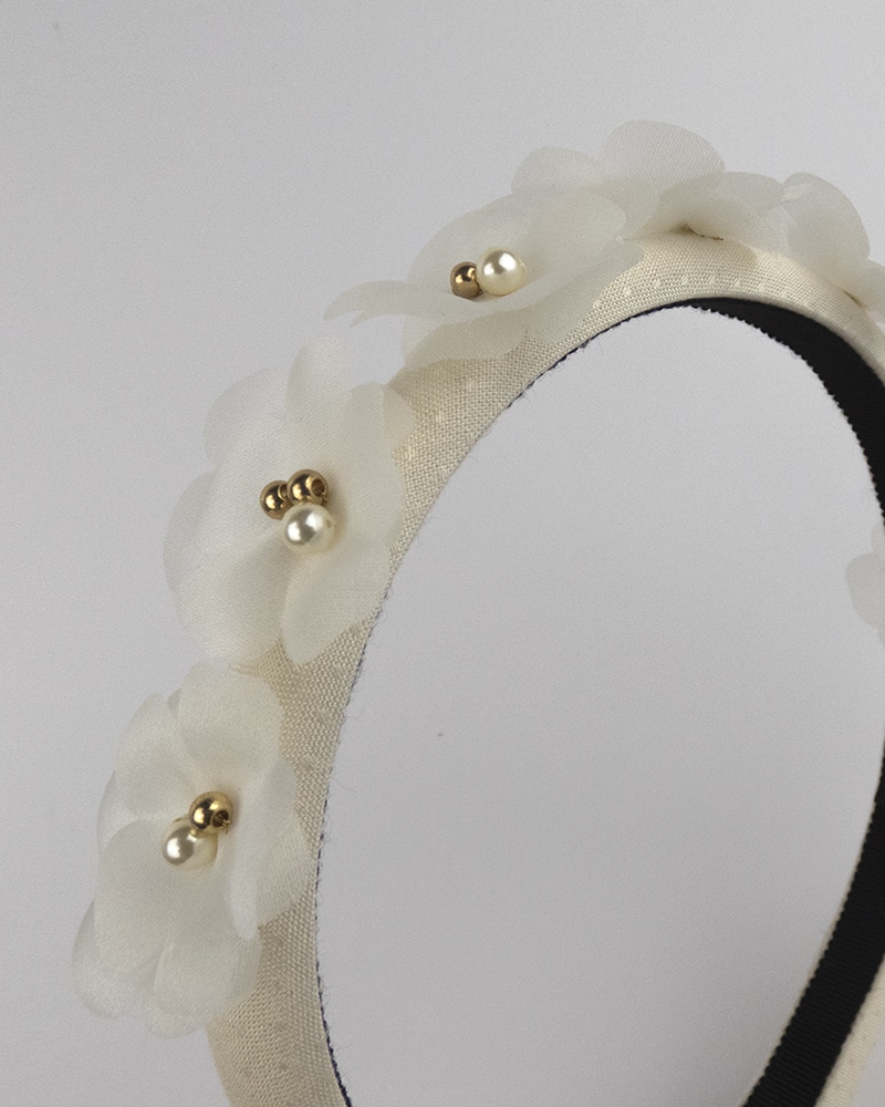 Serre-tête de cérémonie avec fleurs en soie brodées et perles | Atelier Araçari