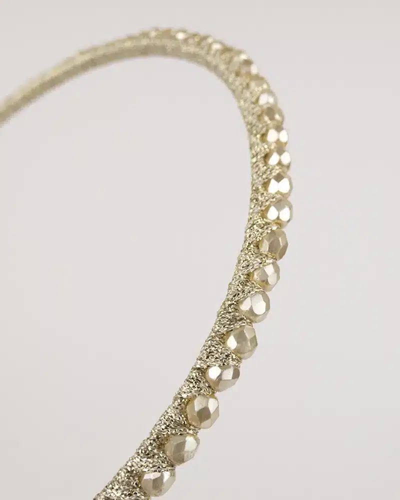 Serre-tête beige nacré en perles facettées Atelier Araçari - accessoires cheveux couture faits main